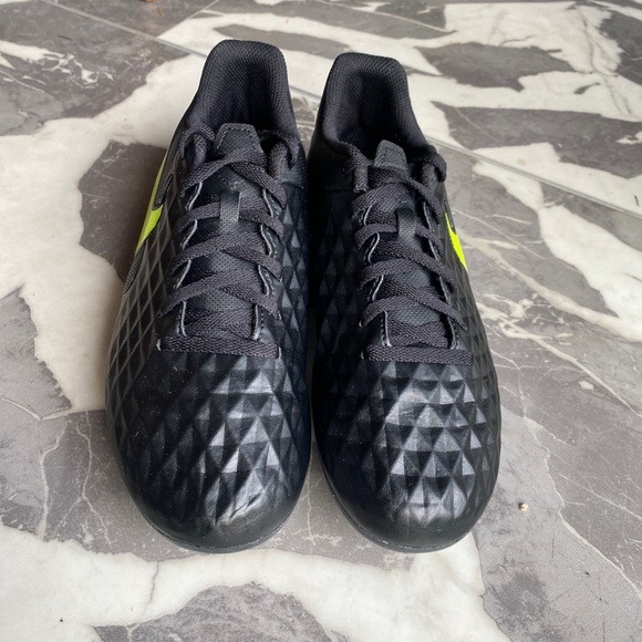 Nike JR Legend 8 Club FG/MG Cleats AT5881-070 Black Volt Size 6 Youth - Picture 3 of 5